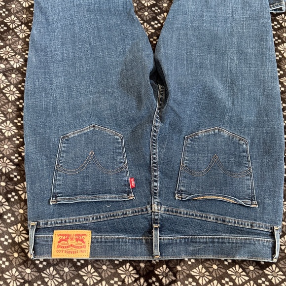Levi’s Classic Bootcut Jeans - Picture 5 of 7